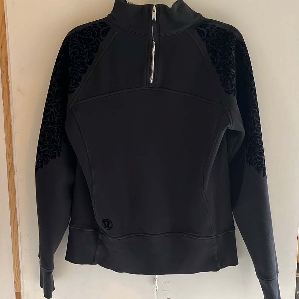 Lululemon sweatshirt size 10 excellent condition NWOT